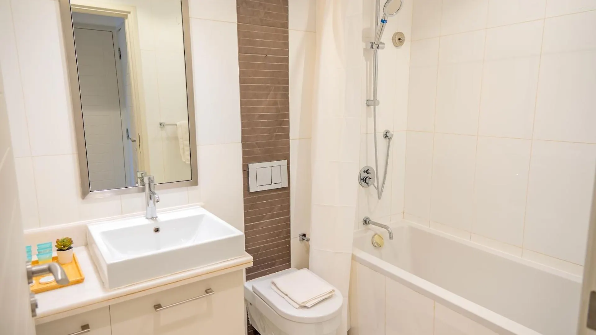 Downtown Oasis Luxury One-Bed In Downtown Dubai Apartment