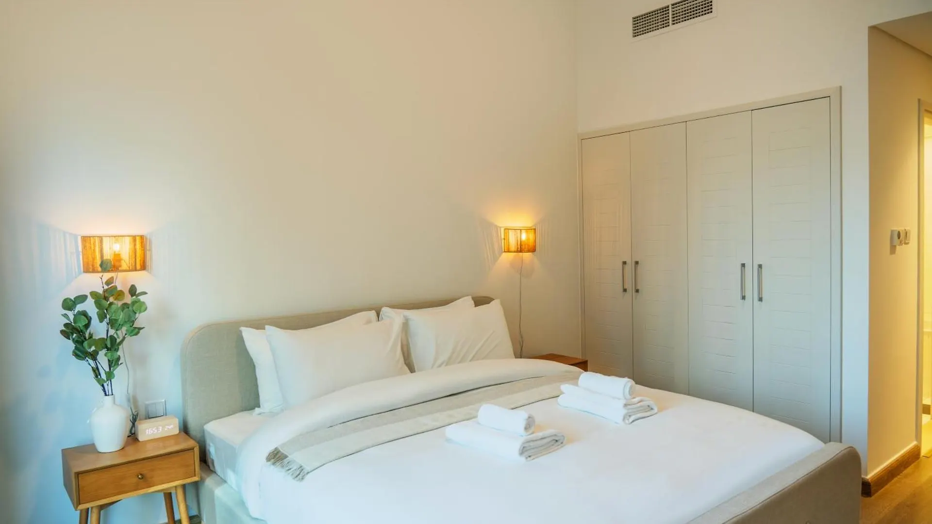 Downtown Oasis Luxury One-Bed In Downtown Dubai Apartment